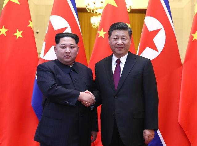 Il presidente cinese Xi Jinping e il leader della Corea del Nord Kim Jong Um al vertice di Pechino del 25-28 marzo 2018 (ph. Xinua).